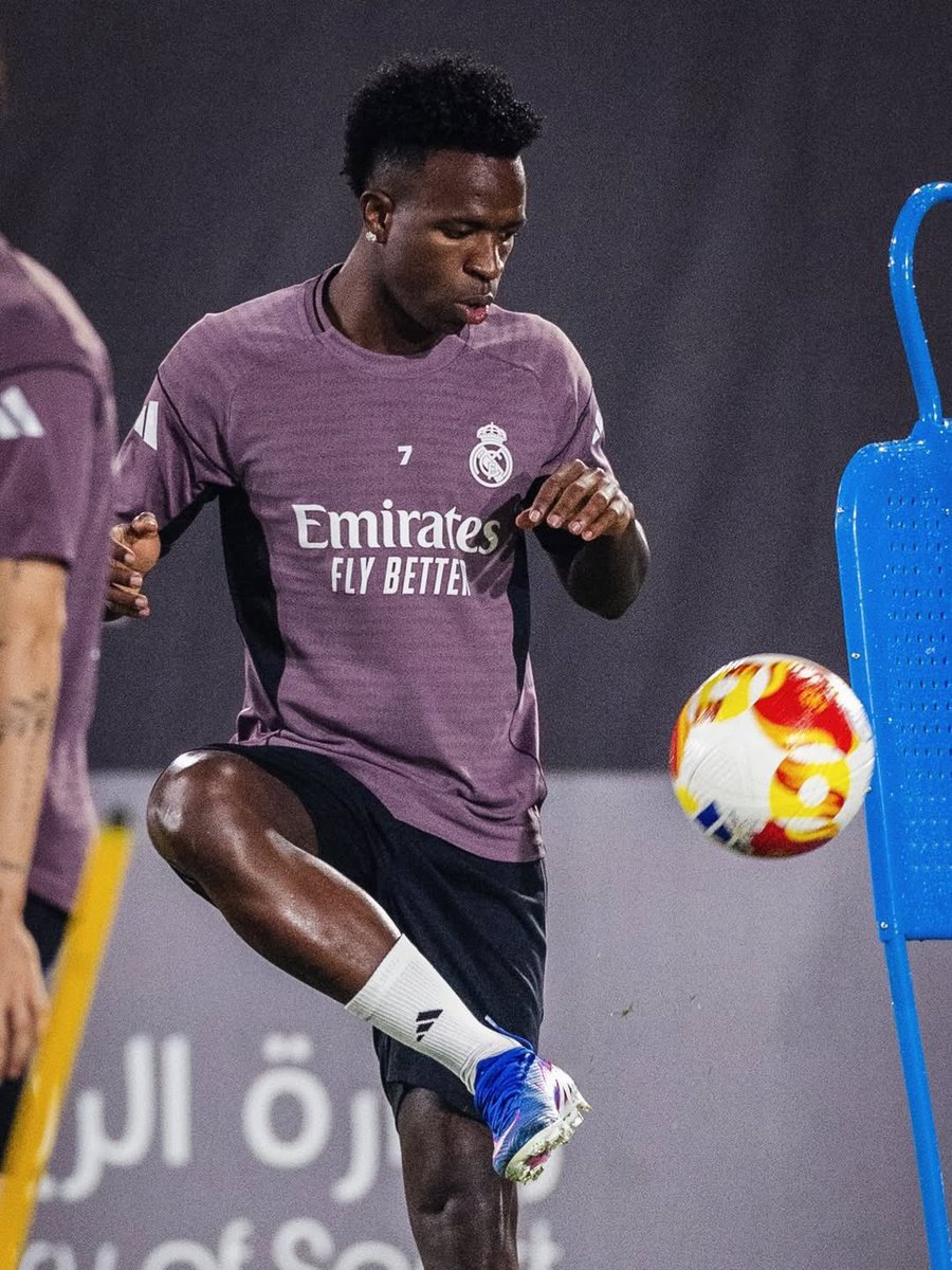 vinijrfanboy_'s tweet image. 🔜 #ElClassico 💫