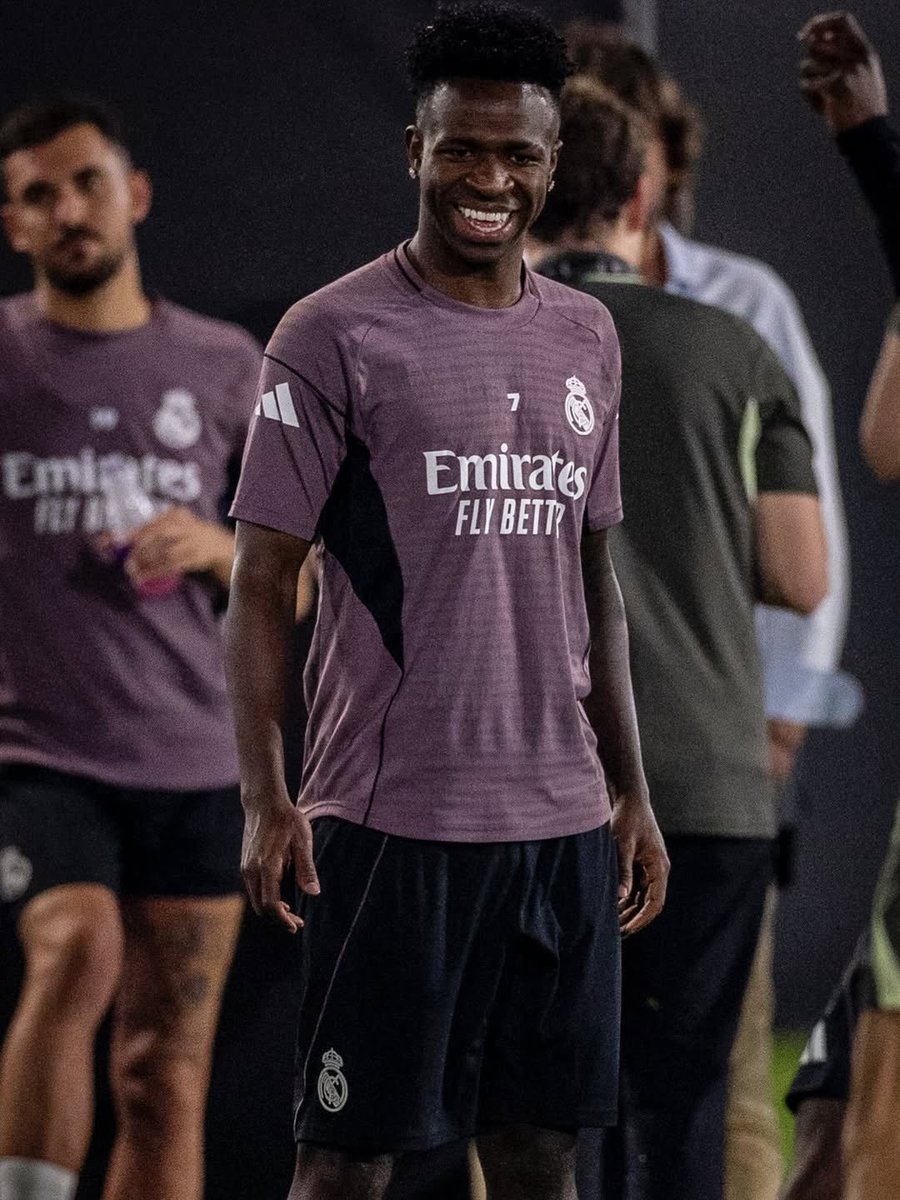 vinijrfanboy_'s tweet image. 🔜 #ElClassico 💫