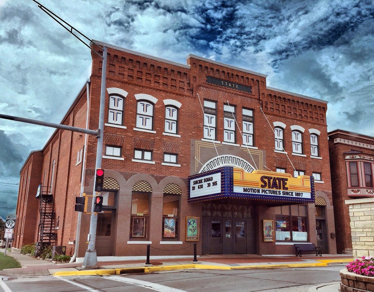 thisthingrules's tweet image. #ThisThingRulesTrivia 📽️

The oldest continually operating movie theater in the world is the State Theatre in Washington, Iowa. Originally founded as an opera house, it first began screening movies in 1897, making it 129 years old. Its earliest tickets cost as little as 15 cents!