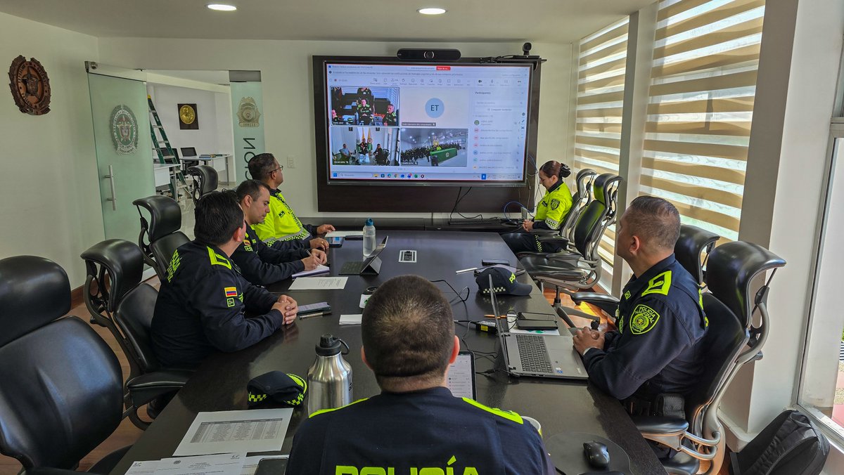 EducacionPonal's tweet image. Hoy, el señor coronel Mauricio Andrés Carrillo Álvarez, Director de Educación (E), lideró de forma virtual una relación general nacional con sedes Multicampus, con la participación de 3.482 profesionales y estudiantes. #diepo #FormaciónPolicial #Dignidad
