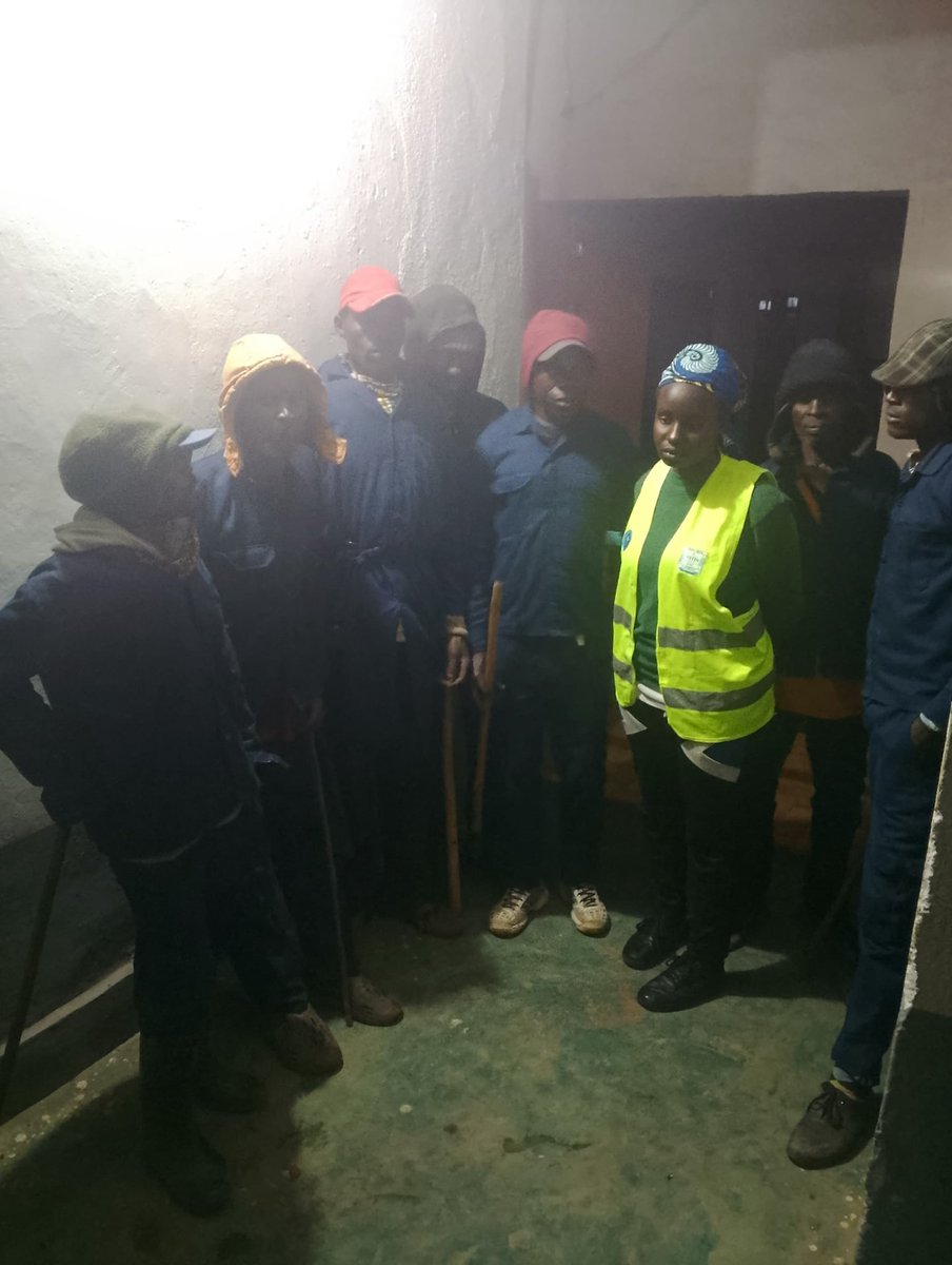 Uyu munsi Urubyiruko rw'abakorerabushake ba <a href="/RwandaYouthVol1/">Rwanda Youth Volunteers</a> Bakoze ibi
👉 Gukurikirana no gufasha abaturage guhabwa serivisi  y'indangamuntu koranabuhanga nta muvundo 
✅ ubukangurambaga bwo kwirinda inkuba
👉Kwirinda kugama munsi y' ibiti imvura irimo kugwa
✅ Twasuye irondo