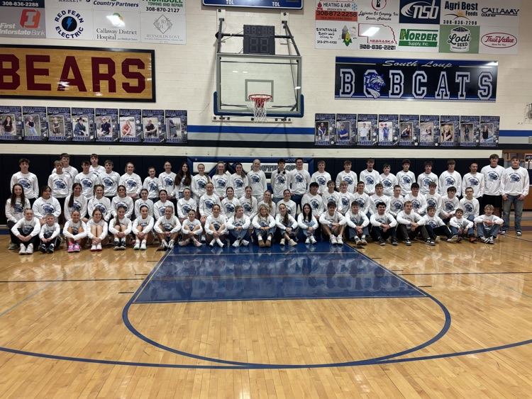BertrandVikings's tweet photo. SmallTown Strong - The South Loup and Bertrand basketball teams sporting the fundraising shirts for the South Loup GBB coach and family that lost their house in a fire last month. #SmallTownStrong #GoVikings https://t.co/gp8GxhdFxn