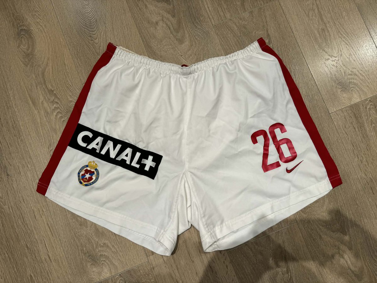 garbaczpawel's tweet image. #LPU

Ładne spodenki meczowe się trafiły… 

2001.