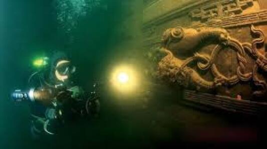 HorrifyingHist1's tweet photo. Ancient Shicheng, also known as the Lion City, boasts incredible preservation due to being submerged in 1959. Despite its eerie reputation for being haunted, it remains a popular diving site 🌊👻 #Shicheng #LionCity #PreservedCity https://t.co/iHBw2EyvyH