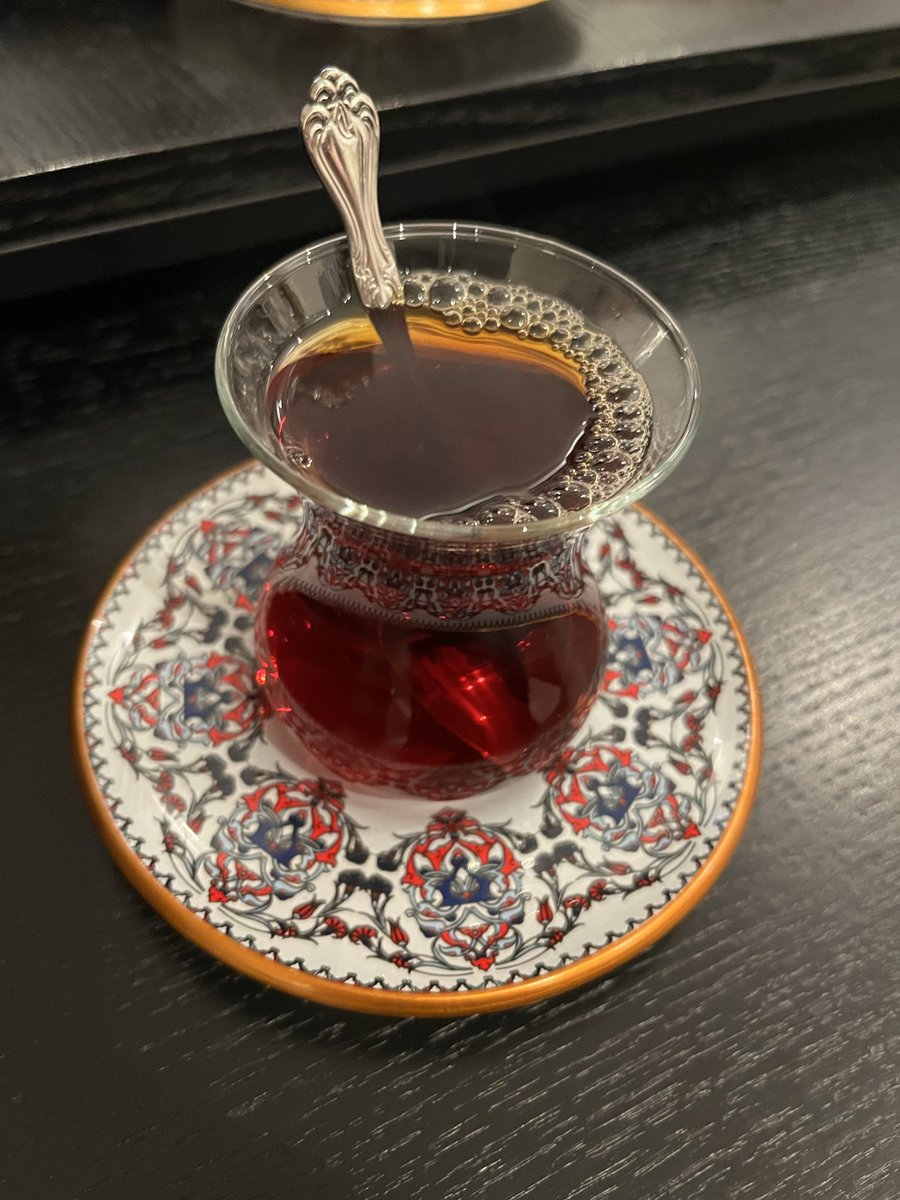 Çay var içersen ben var seversen