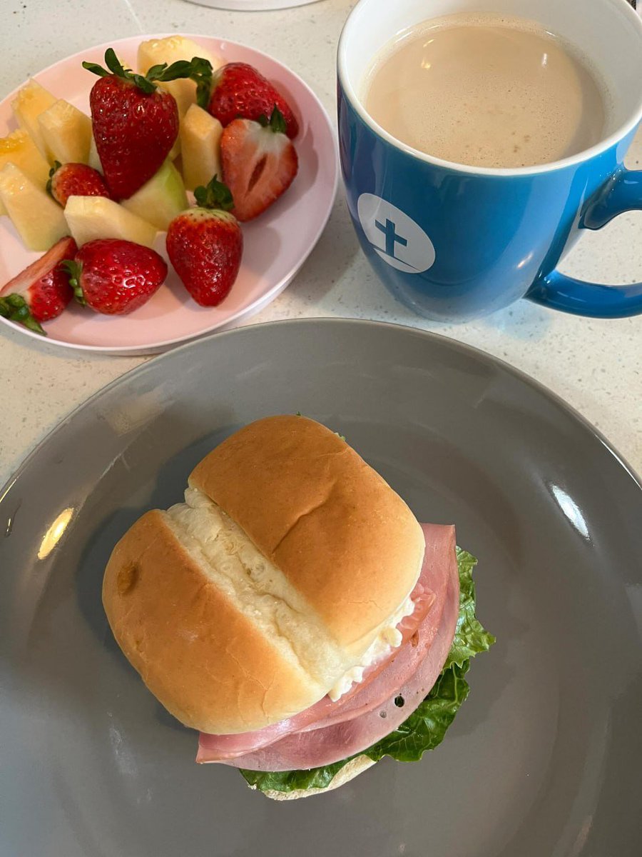 cmreports's tweet image. This sandwich deserves a moment of silence… then a second bite 🥪🔥