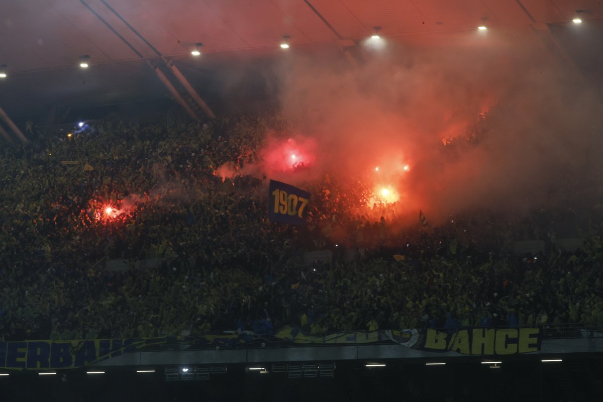 Fenerbahce's tweet image. Bugün Çubuklu’yu yalnız bırakmayan,
90 dakika boyunca desteğini esirgemeyen
Büyük Fenerbahçe Taraftarı…
İyi ki varsınız! 💛💙