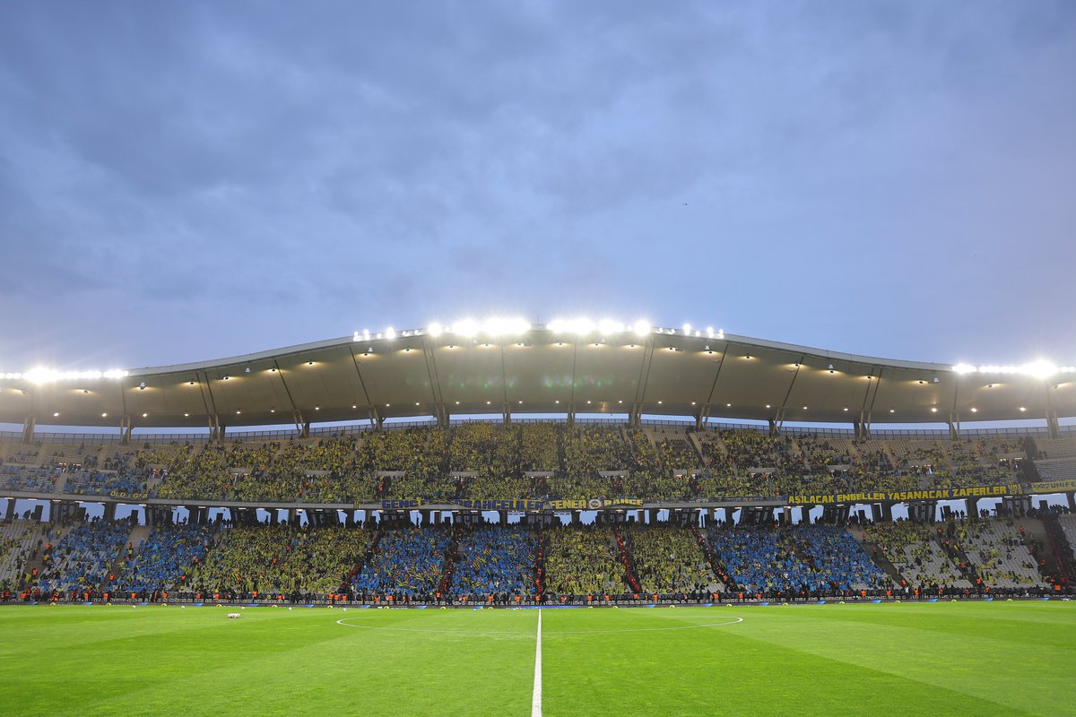 Fenerbahce's tweet image. Bugün Çubuklu’yu yalnız bırakmayan,
90 dakika boyunca desteğini esirgemeyen
Büyük Fenerbahçe Taraftarı…
İyi ki varsınız! 💛💙