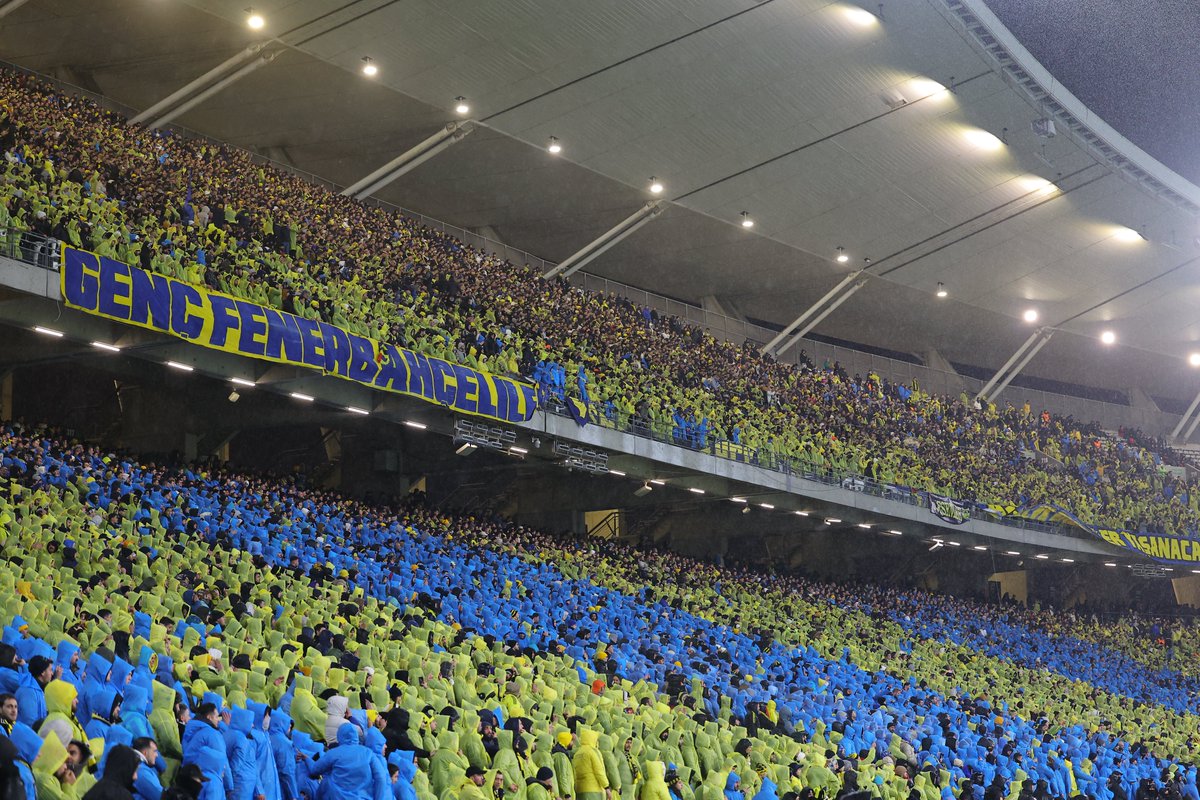 Fenerbahce's tweet image. Bugün Çubuklu’yu yalnız bırakmayan,
90 dakika boyunca desteğini esirgemeyen
Büyük Fenerbahçe Taraftarı…
İyi ki varsınız! 💛💙