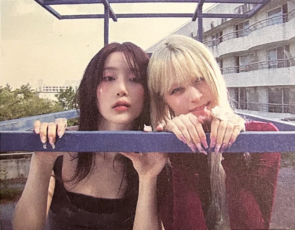 nmixxhours's tweet image. HAEWON AND LILY