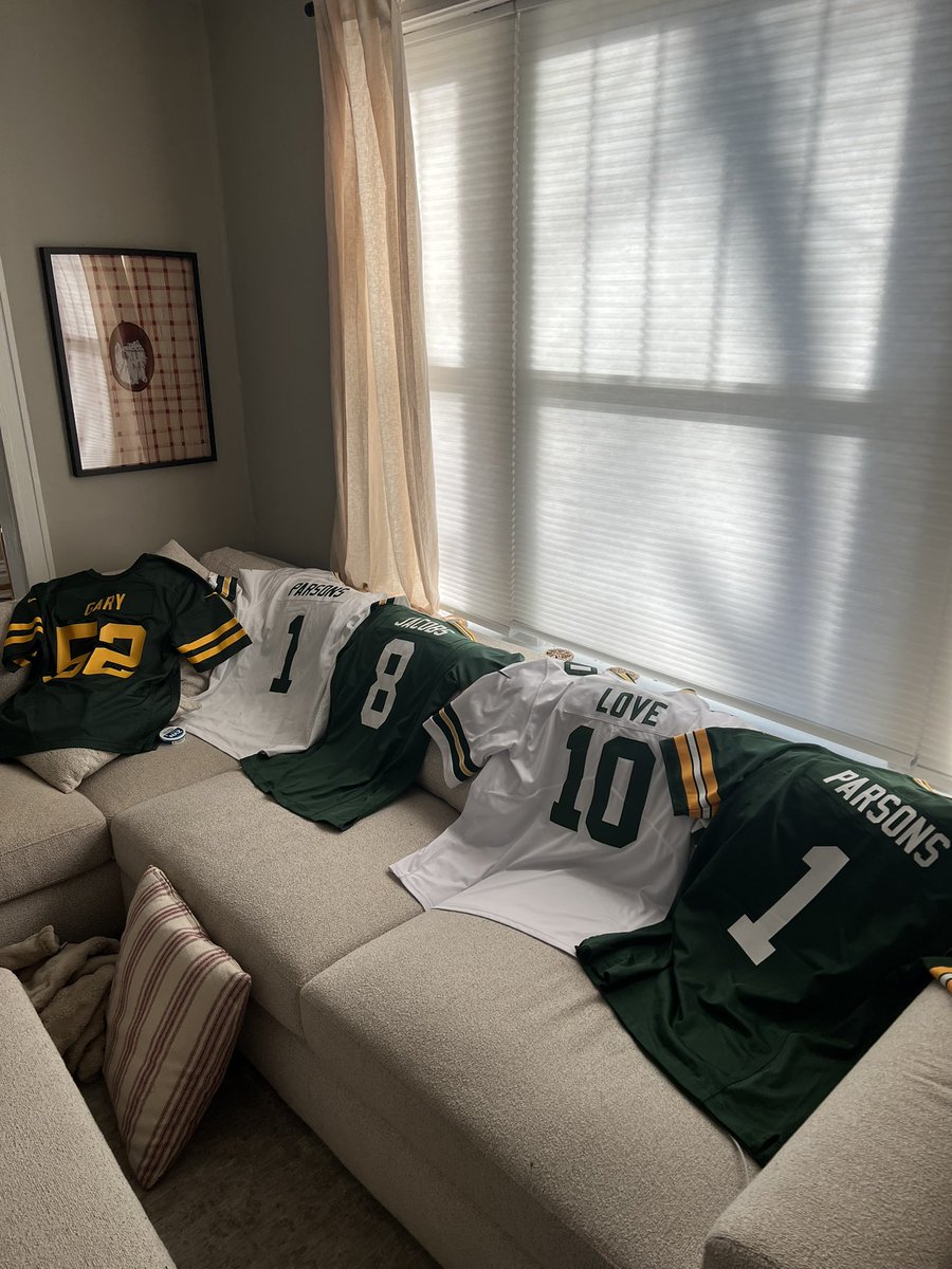 beersing_edu's tweet image. I like my women how I like my coffee… Away from my football jerseys #sweattime #dagays #gopackgo