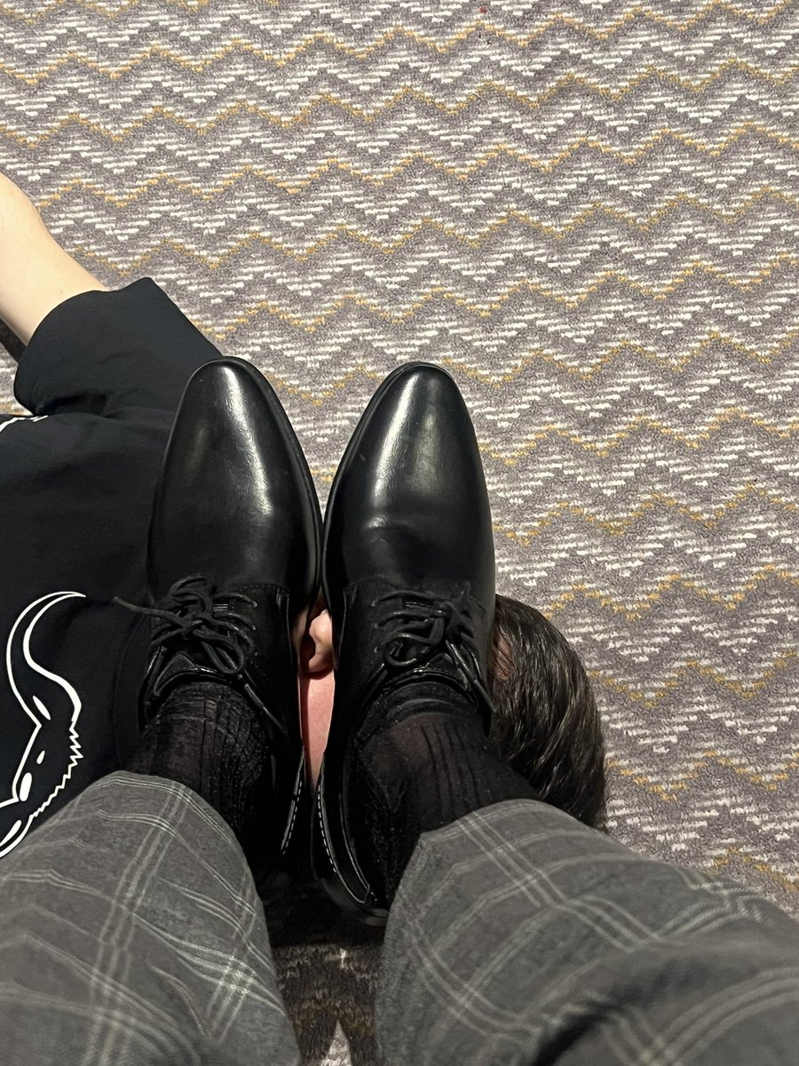 London subs! I’m coming to London from 29th Jan - 31st Jan. Who’s going to be my footstool while I’m there?