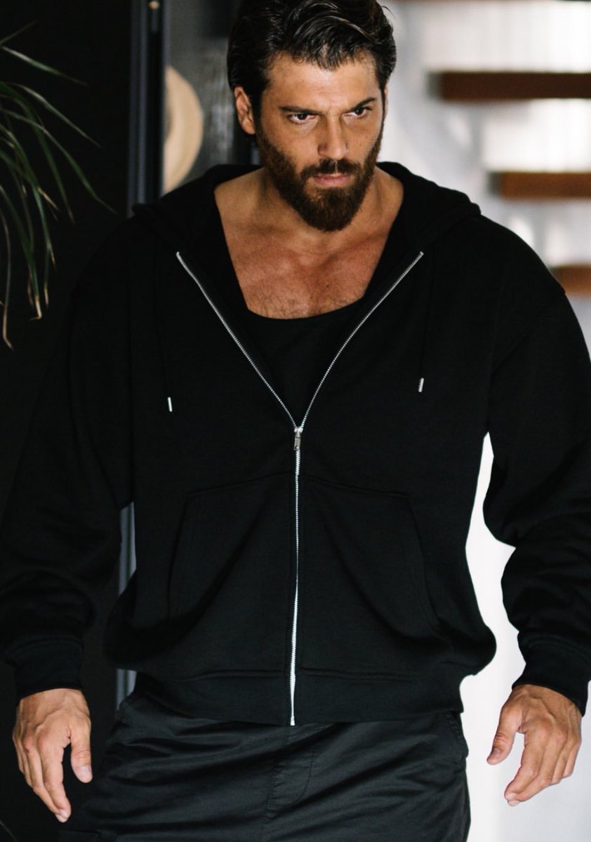 VERGONZOSO que los MEDIOS FASCISTAS hagan lo mismo que los MEDIOS TURCOS no rectificar cuando el actor #CanYaman ha sido puesto en libertad Este hombre es odiado en #Turkia porque se niega vivir en un país de CHISMES y de un sistema #Erdogan caduco