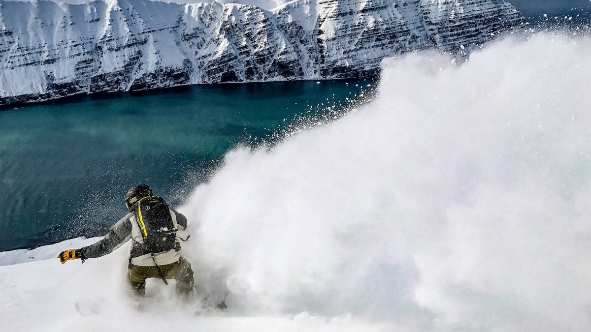 Blue_Parallel's tweet image. Winter reveals #Iceland at its most elemental. Glaciers carve ice caves, geothermal lagoons steam against frozen air, and vast lava fields sit beneath some of the world’s clearest #NorthernLights skies. Explore 7 unforgettable cold-season experiences:  zurl.co/hAr8Y