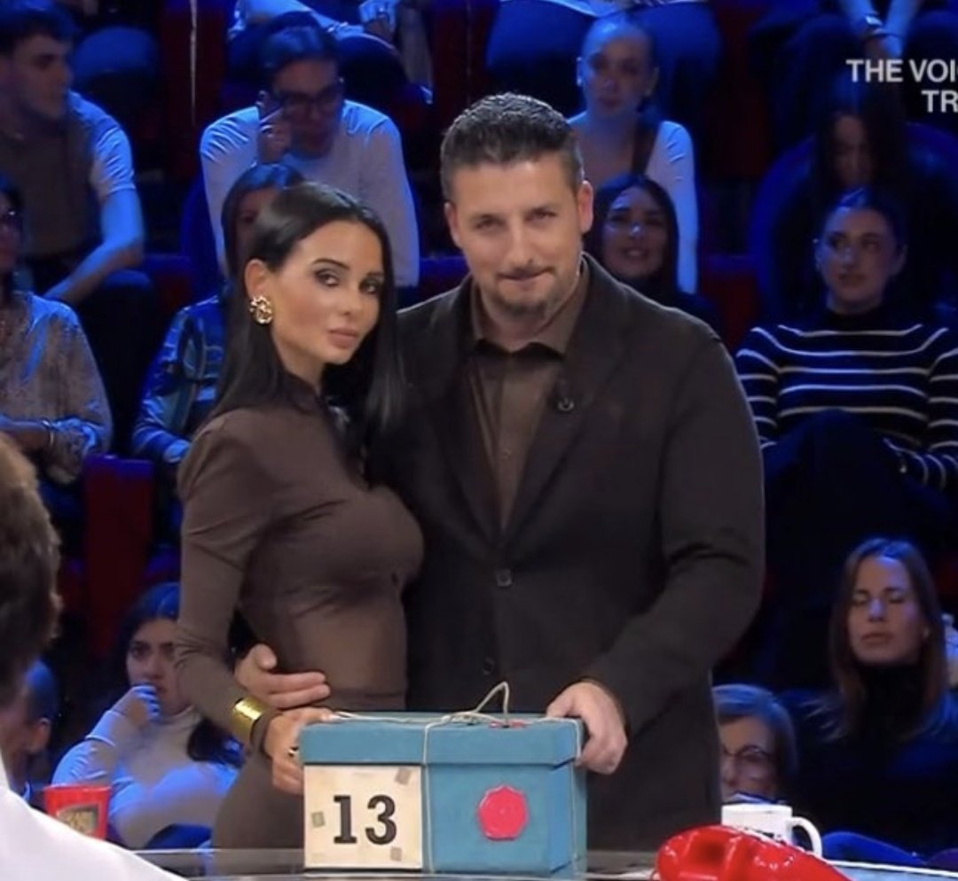 "Da sconosciuti a innamorati
Da innamorati a sconosciuti"
Filo Rosso di Alfa 

#affarituoi