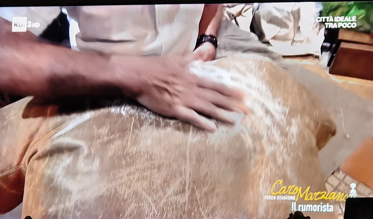 Gallonero73's tweet photo. "Caro Marziano ,ma quando atterrerai sulla terra che rumore farà la tua navicella?"
Si può solo restare incantati ... Grazie 
@RaiTre @pif_iltestimone #caromarziano #raitre https://t.co/vqlaHZJBMQ