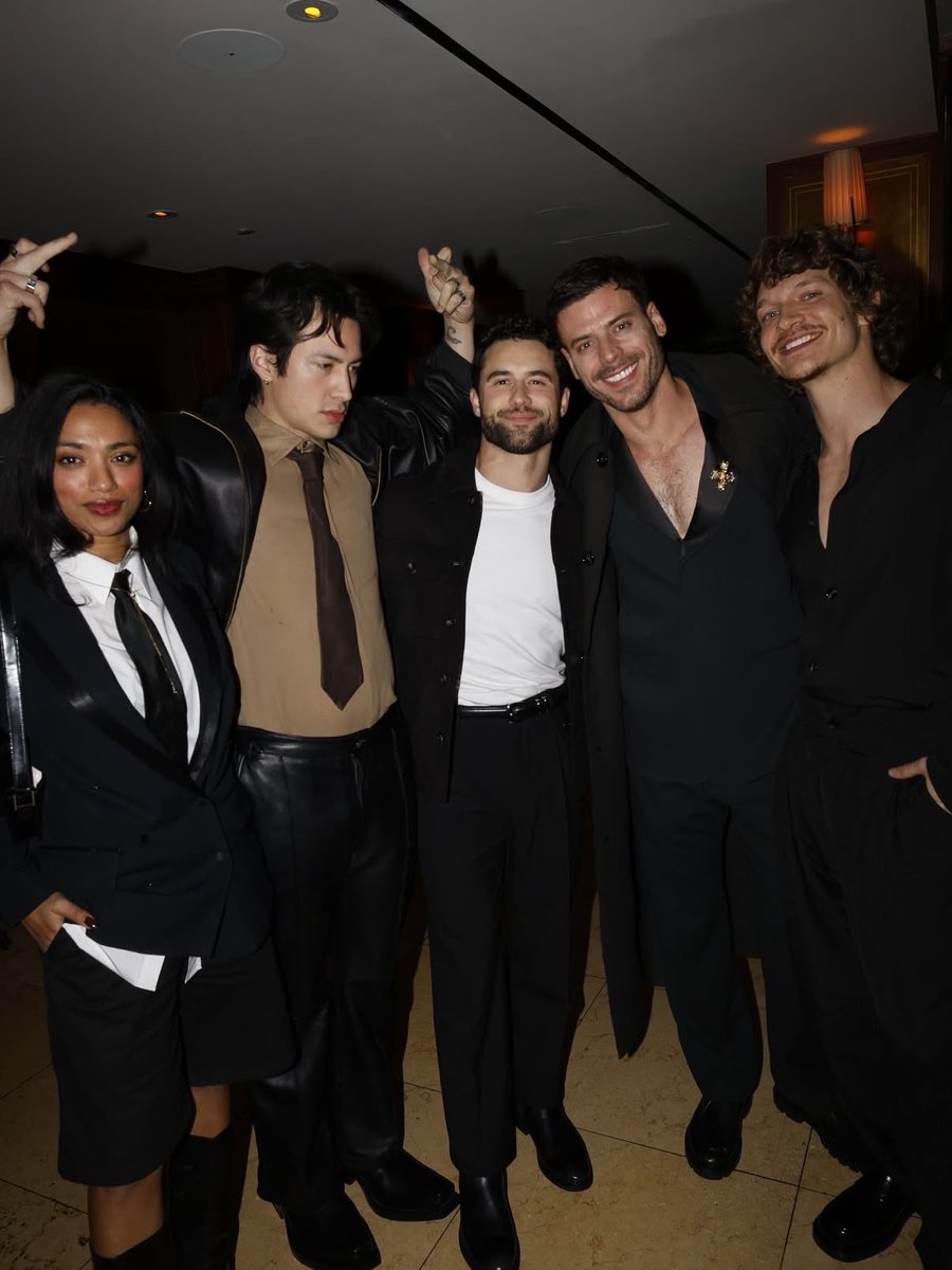 connorstupdates's tweet image. The cast of Heated Rivalry together last night!

Connor Storrie, Hudson Williams, François Arnaud, Robbie GK and Nadine Bhabha at the NEON's Golden Globes Party.

📲 filmupdatesmain via Instagram