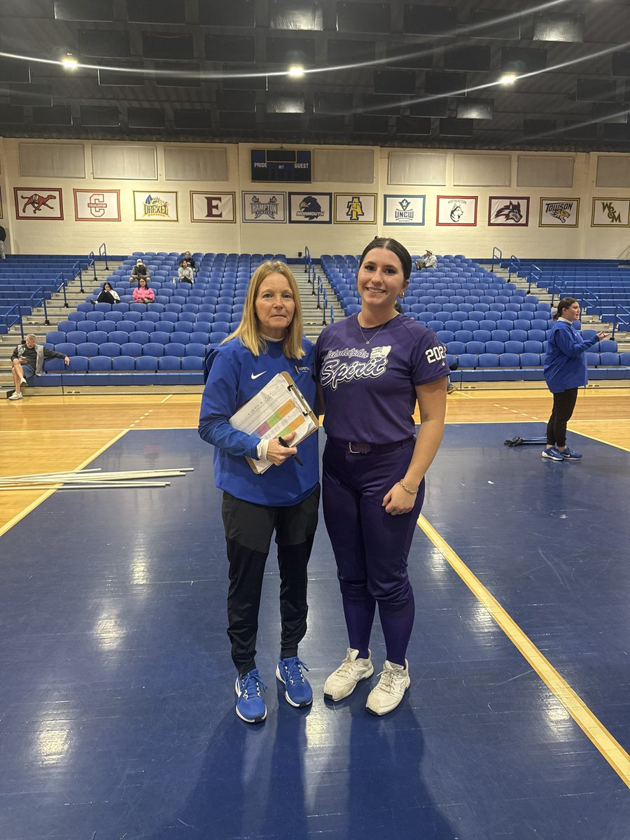 Thank you <a href="/HofstraSoftball/">Hofstra Softball</a> for the camp! I learned a lot and had so much fun 💙💛

<a href="/CoachSCL_HUSB/">Susan Cassidy-Lyke</a>