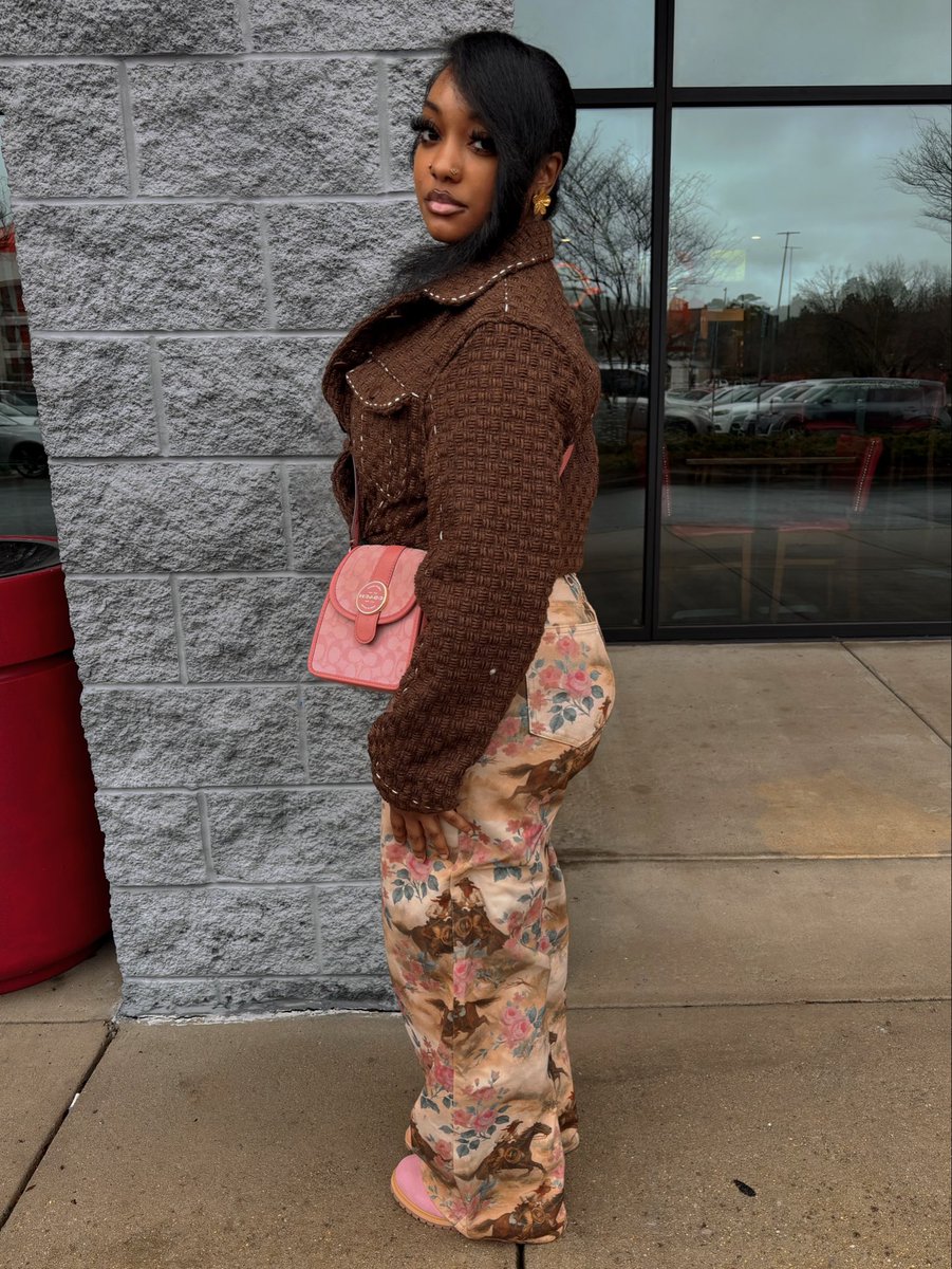 asiaamayy's tweet photo. Mrs. Trendsetter 🩷🤎🤌🏾 https://t.co/Fc33OshCEk