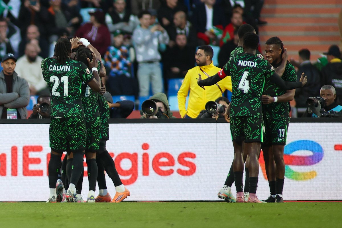 _BeFootball's tweet photo. 🚨 Zerrouki 🇩🇿 : « 𝗢𝗡 𝗡’𝗘́𝗧𝗔𝗜𝗧 𝗣𝗔𝗦 𝗔𝗦𝗦𝗘𝗭 𝗕𝗢𝗡𝗦, 𝗢𝗡 𝗡’𝗘𝗬𝗔𝗜𝗧 𝗣𝗔𝗦 𝗔𝗨 𝗡𝗜𝗩𝗘𝗔𝗨 𝗗’𝗔𝗩𝗔𝗡𝗧 𝗟𝗘 𝗧𝗢𝗨𝗥𝗡𝗢𝗜. »

(zone mixte) https://t.co/OmP8CYpr1v