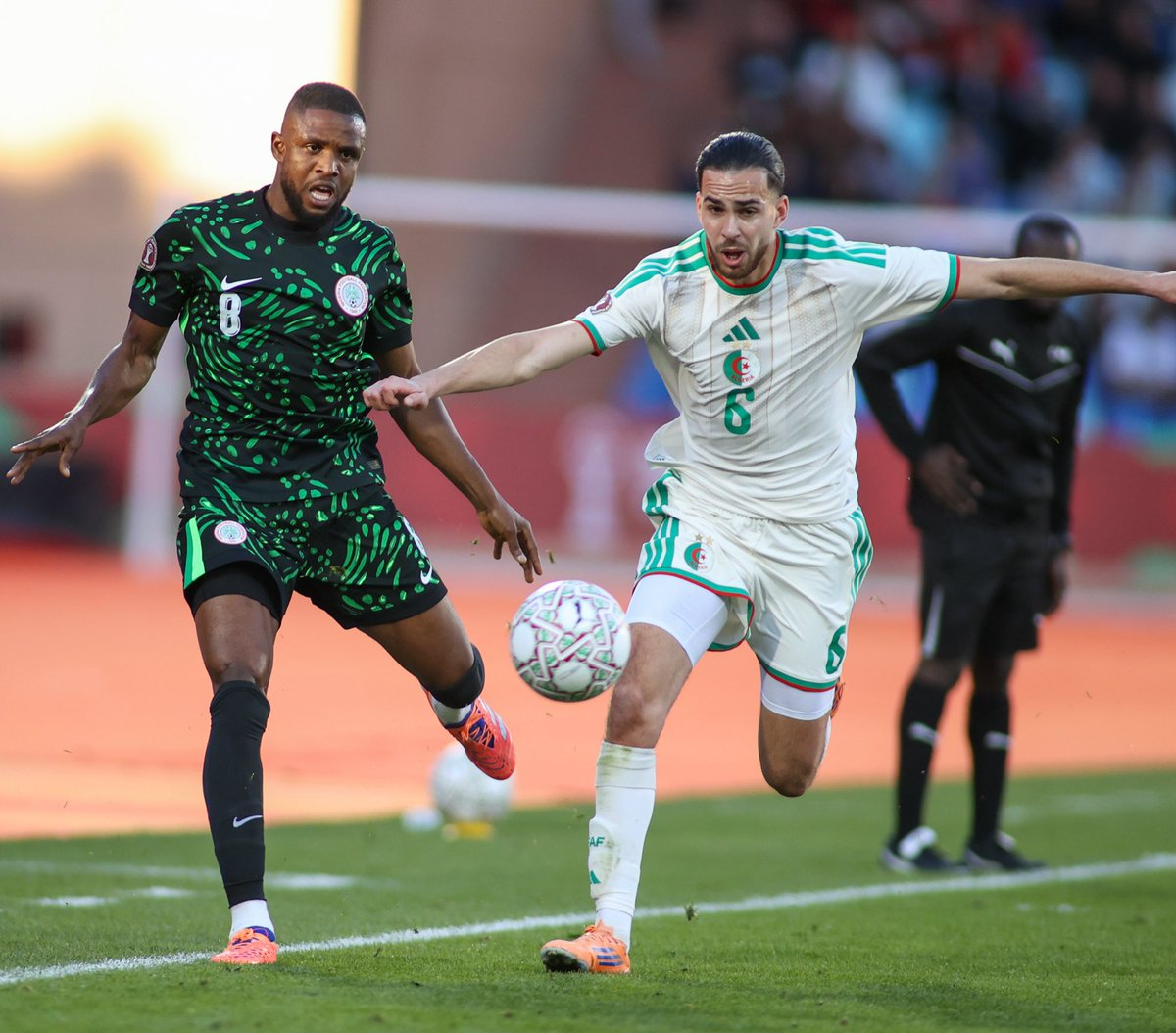 _BeFootball's tweet photo. 🚨 Zerrouki 🇩🇿 : « 𝗢𝗡 𝗡’𝗘́𝗧𝗔𝗜𝗧 𝗣𝗔𝗦 𝗔𝗦𝗦𝗘𝗭 𝗕𝗢𝗡𝗦, 𝗢𝗡 𝗡’𝗘𝗬𝗔𝗜𝗧 𝗣𝗔𝗦 𝗔𝗨 𝗡𝗜𝗩𝗘𝗔𝗨 𝗗’𝗔𝗩𝗔𝗡𝗧 𝗟𝗘 𝗧𝗢𝗨𝗥𝗡𝗢𝗜. »

(zone mixte) https://t.co/OmP8CYpr1v