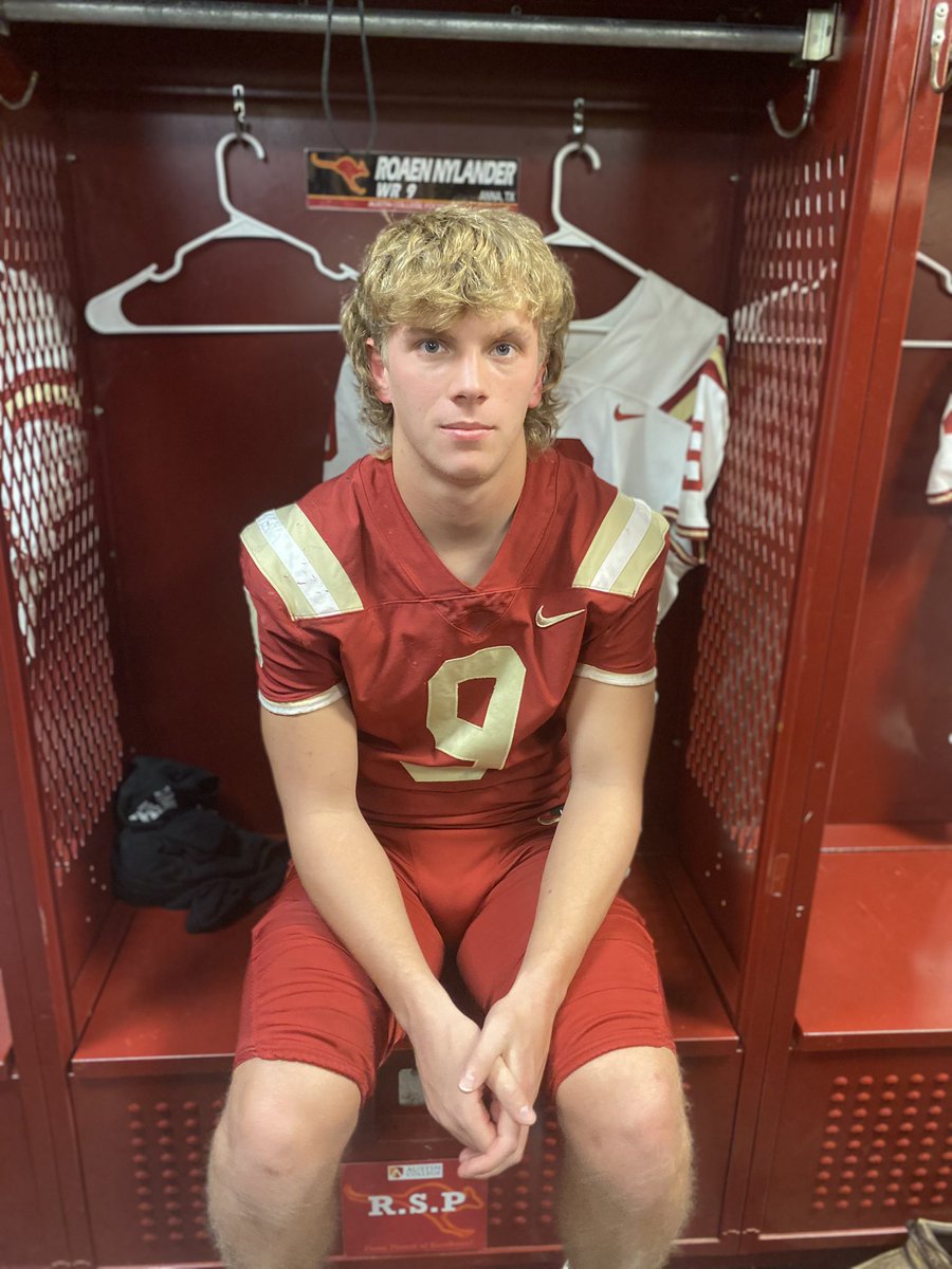 Had a fantastic visit with <a href="/RoosFootball/">Austin College ’Roos Football</a>! <a href="/TonyJoeWhite5/">Tony Joe White</a> and staff have a great program. Lots of fun with the team last night, awesome group of guys! 

<a href="/CoachBrionesAC/">Bobby Briones</a> <a href="/CoachBorden10/">Baylor Borden</a> <a href="/Austin03D/">Austin DeLay</a> 
#FPE #roonation