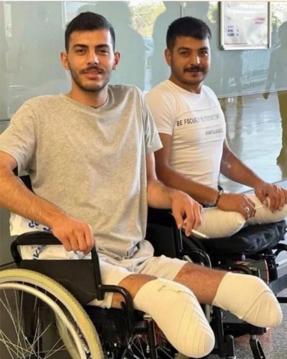 Vatan için 2 bacağını feda eden 2 kahraman Gazimiz...  

🇹🇷Sonsuz saygı ve minnetle…