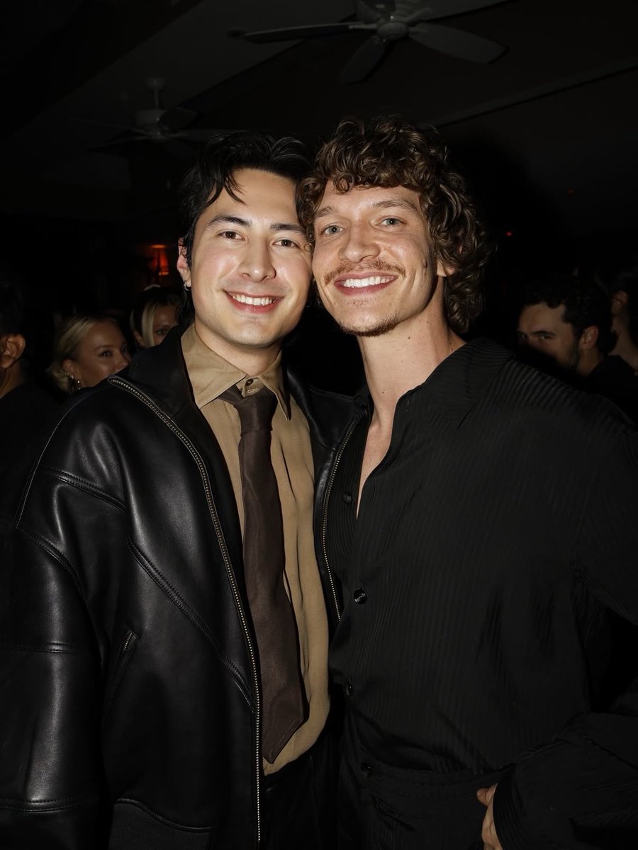 ellmercury's tweet image. OUR ROMANTIC LEADS. OUR FAMOUS BOYS. BEST FRIENDS THROUGH IT ALL. LOOK AT THEM.