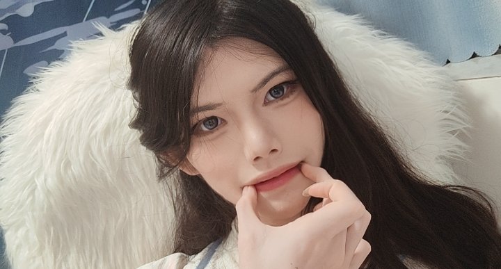 cos/kig娃娃/日常？
嘿嘿,这都是我喵！
我在想之后要发色色还是清水,有没有人能给个主意吖...
第一次在推特发贴,有点笨笨的，请见谅!!!日常照片没有开美颜...如果伤害到你了请屏蔽,抱歉喵💐