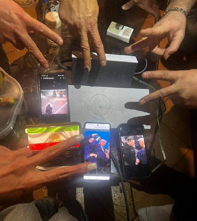 FitzCrafter's tweet photo. After the regime almost completely cut off the internet: protesters in Iran thank Elon Musk for the Starlink connection https://t.co/7rTRQwMp4q