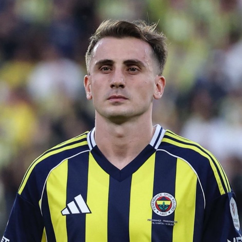 Sen nasıl iğrenç bir adamsın lan. Valla iyiki oynadın ve o toplar sana geldi. Başkası olsa 3 golü vardı. 
Gereksiz bir tipsin. 
Kerem Aktürkoğlu