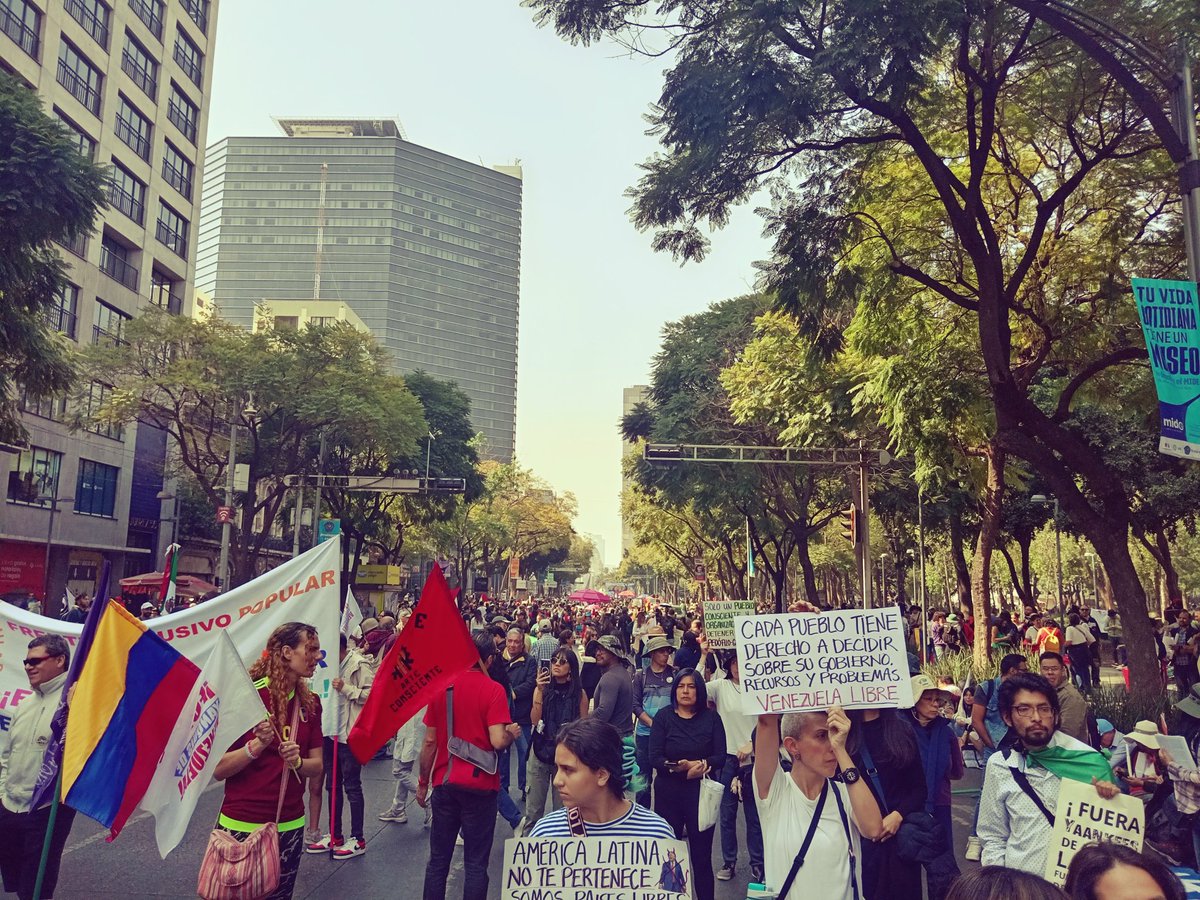 alasuroboro's tweet photo. Marcha unitaria por la soberanía de Venezuela y América latina
#CDMX
#VenezuelaNoEstáSola
#FueraYankeesDelMundo
#fuerayankisdeaméricalatina https://t.co/4YSGzrAinp