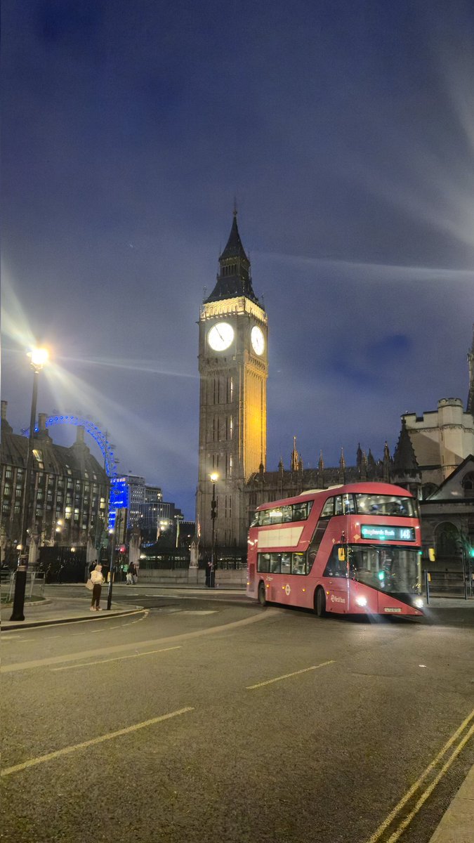 DemetraVIP's tweet image. London nights, double‑decker lights and Big Ben keeping time – this city never stops shining. 
#London #BigBen #LondonAtNight #LondonLife #LondonCity #LondonEye #VisitLondon #ThisIsLondon #LondonPhotography #NightPhotography #TravelLondon #Wanderlust