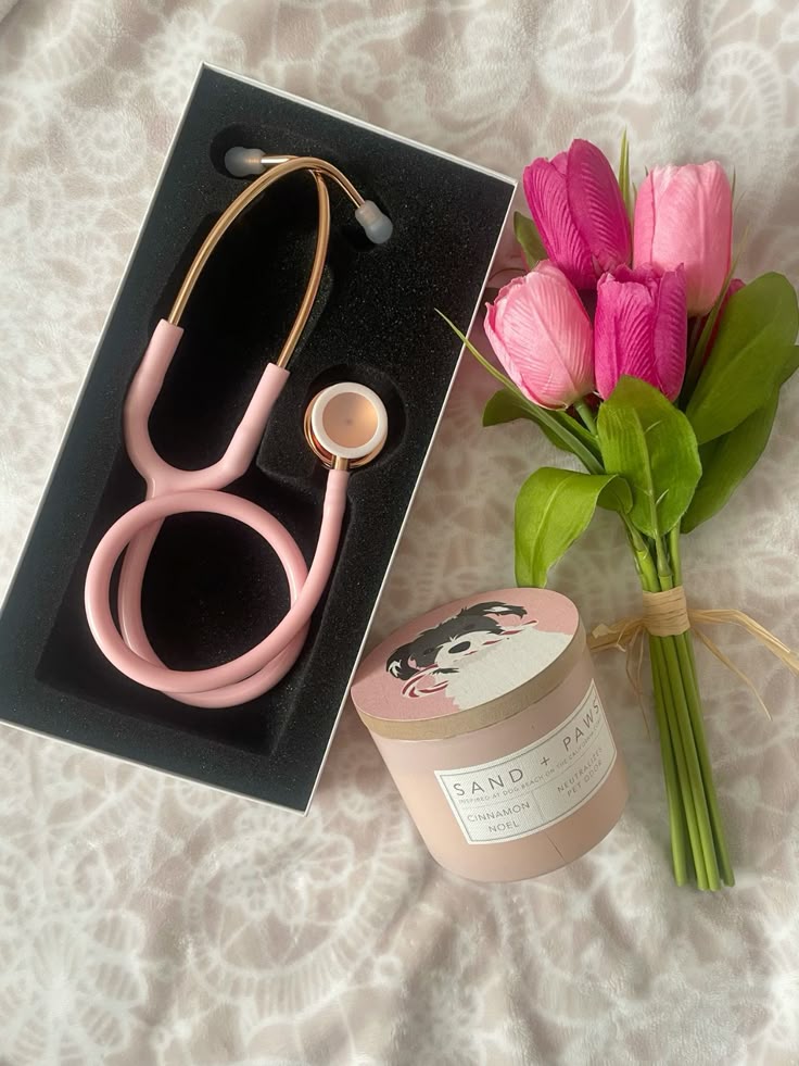 estudanicki's tweet image. ⌕ : #studytwtbr #studytwt 🦭🥥🫧

★ nini | 08' 
★ téc. agrícola 
★ medicina veterinária 1/10 🐾🩺
★ foco: notas boas e aprovação na uepg pra zootecnia

🎧 = música, animais, ginástica rítmica, newjeans, moda, neurociência, kyan, bp e três tambores.

↻/♡ = moots!