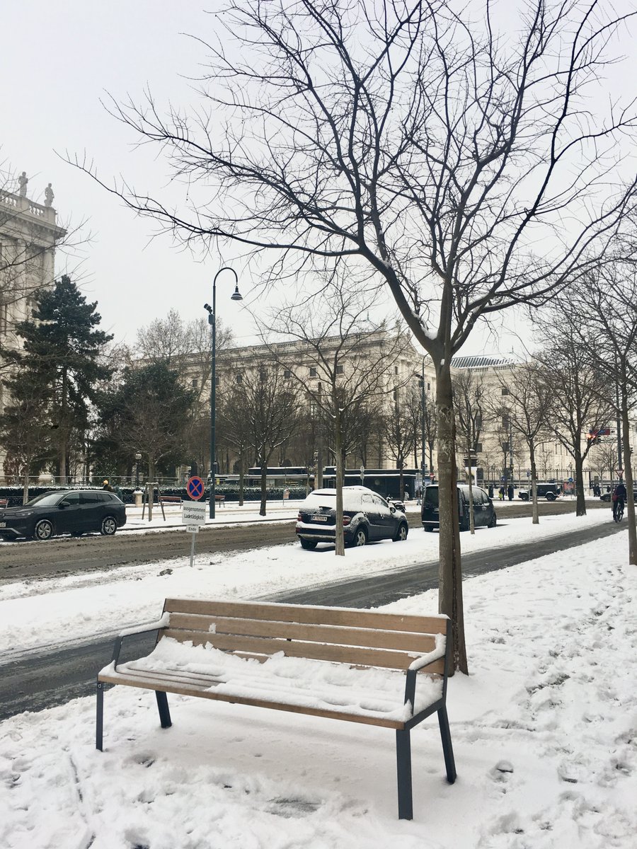 EmmaPeel_Knight's tweet photo. @Max_Krauss Bei uns in #Wieden und #Margareten wurde auch erst heute Früh der Schnee geräumt....
Seltsam, aber so war es wirklich... https://t.co/rRW6n1hJ1z
