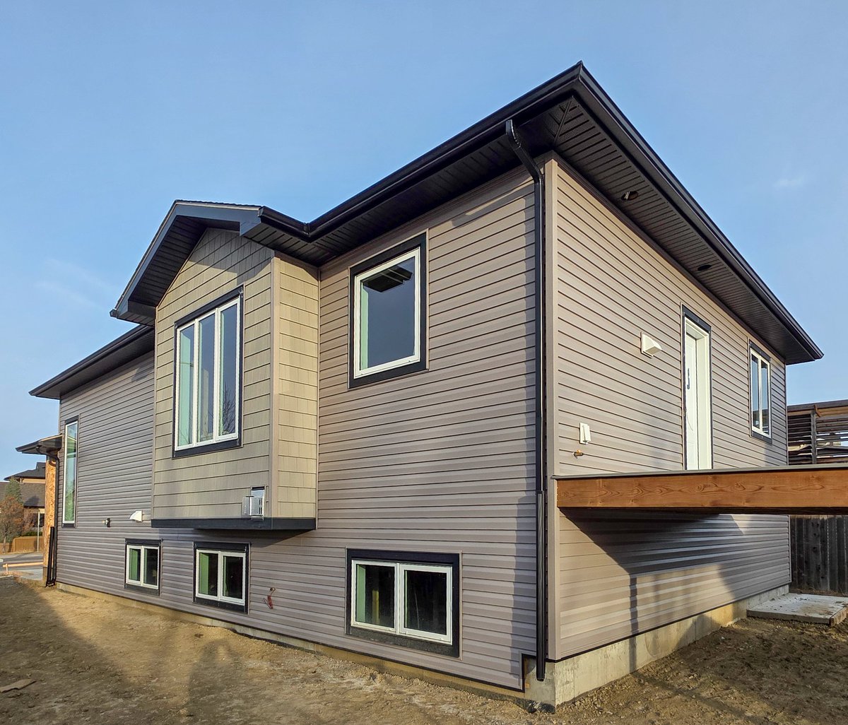 Exteriorsld's tweet photo. Proud to complete this exterior for #KalegaricHomes ! 🏡🔥

Request a Quote! ⬇️ 
https://t.co/63R7WynYpY
📞 (403) 327-9113 
📧 info@exteriorsld.com 

#ExteriorsByLeroyAndDarcy #RoyalBuildingProducts #MachineMetals #YQL https://t.co/Lbry36ekpT