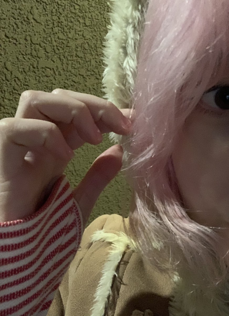 My pink hair I’m gonna eat it