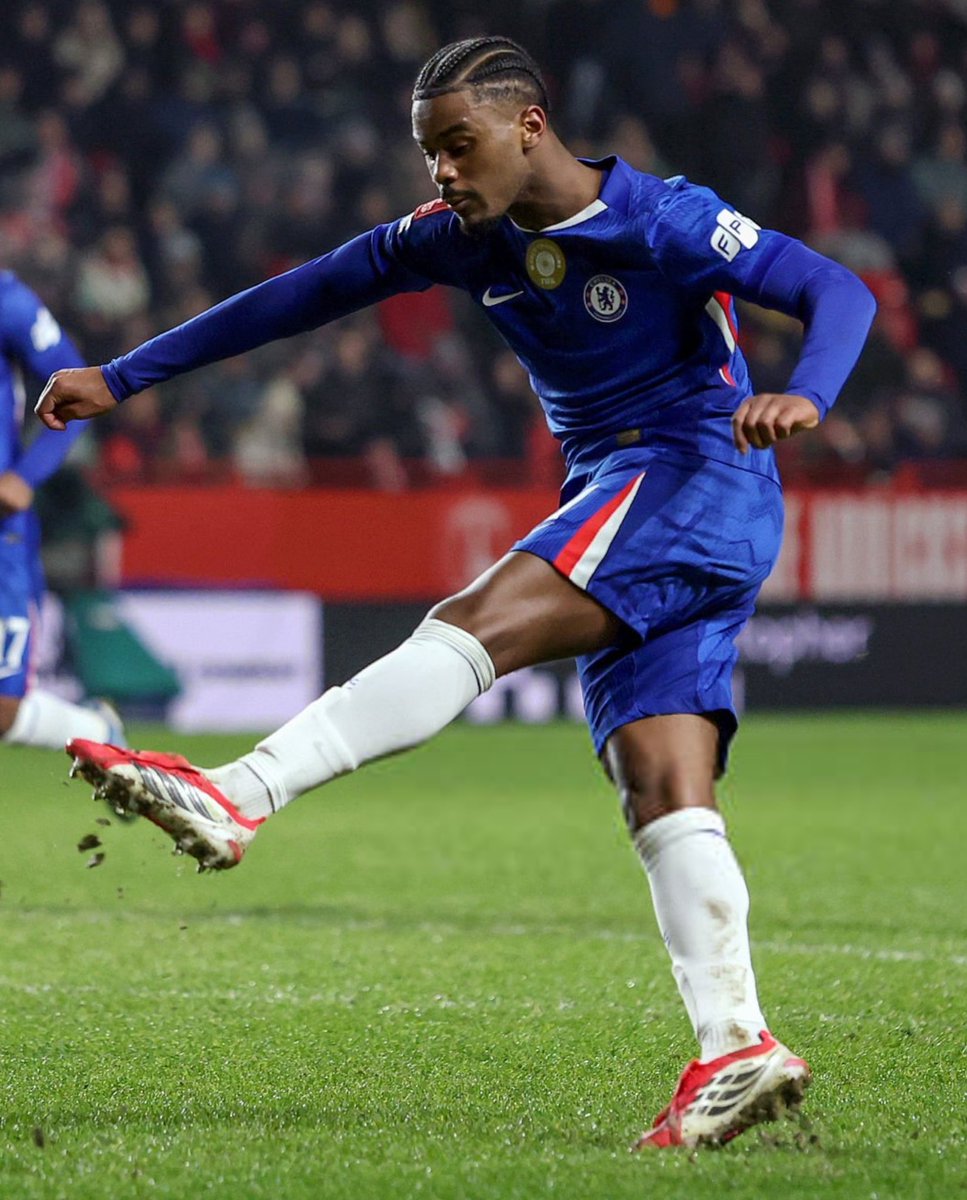 LDNFootbalI's tweet image. The first goal of the Rosenior era… ✅