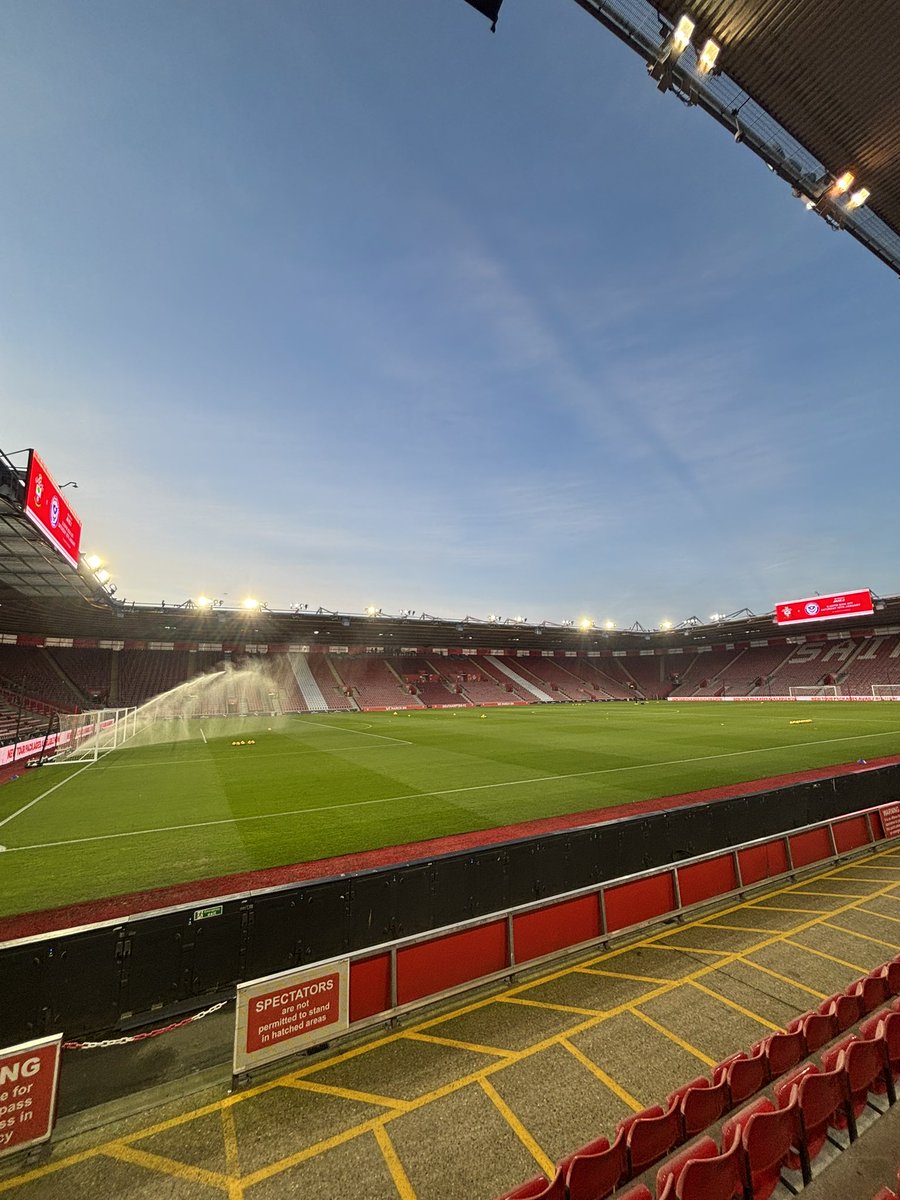 We have arrived Ahead of this Evenings South Coast Derby #Pompey 💪💙