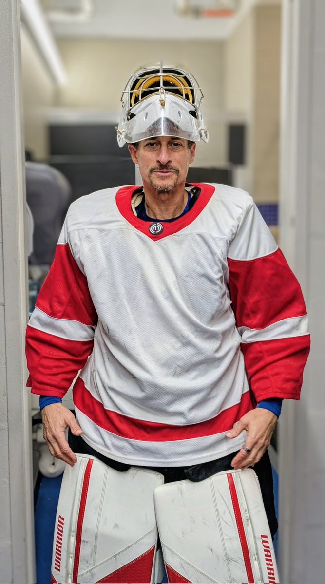 repweiner's tweet image. Local man upon discovering that 10  goals against is actually NHL level play.