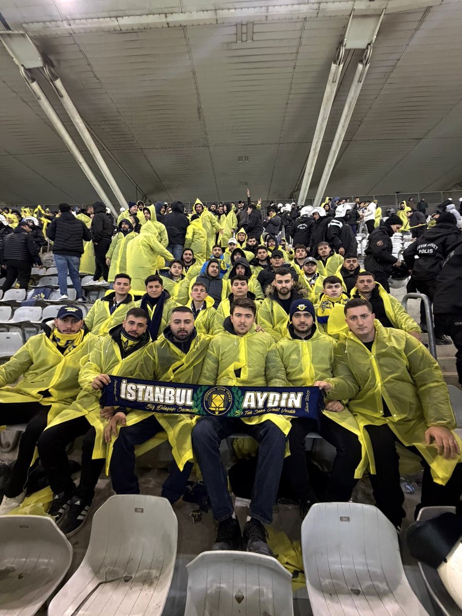 ŞAMPİYON! 
FENERBAHÇEMİZ’in g*latasaray ile olan süper kupa final mücadelesinde takımımızı yalnız bırakmadık.