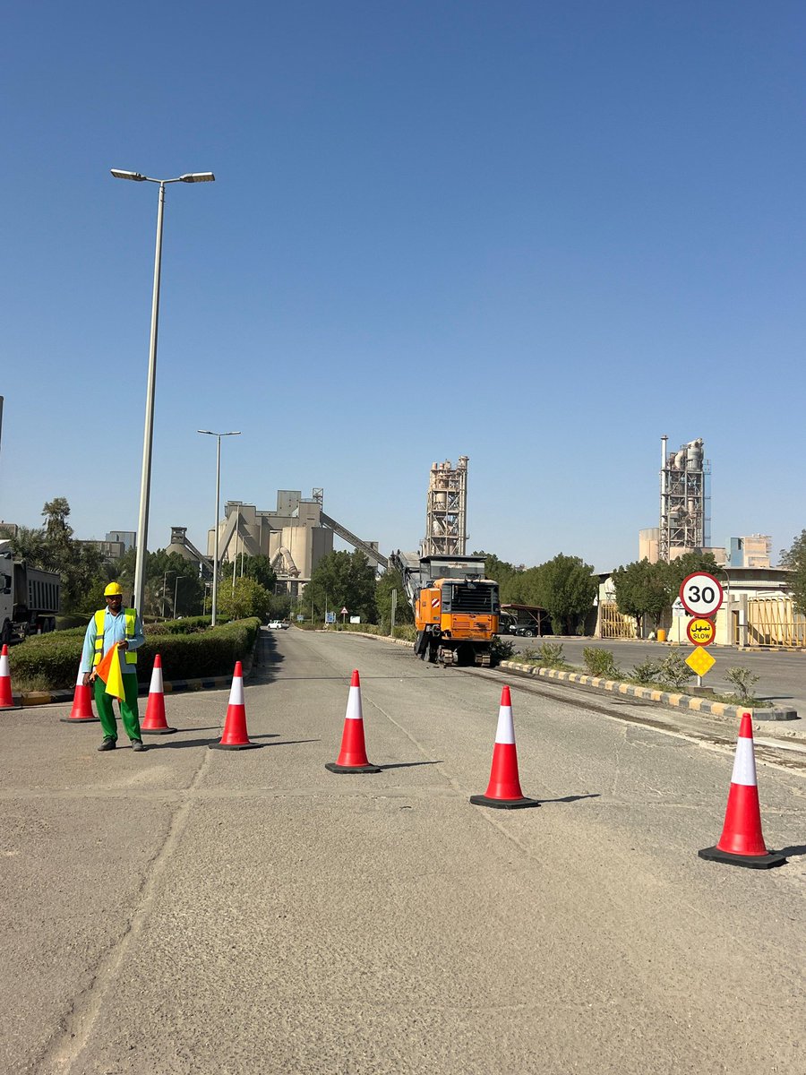 AsdafEst's tweet photo. مشروع تطوير وصيانة الطرق داخل مصنع أسمنت القصيم تنفيذ شركة 
#اصداف_المتقدمة_للمقاولات 

#أسمنت_القصيم https://t.co/LOsrhM2aQ6