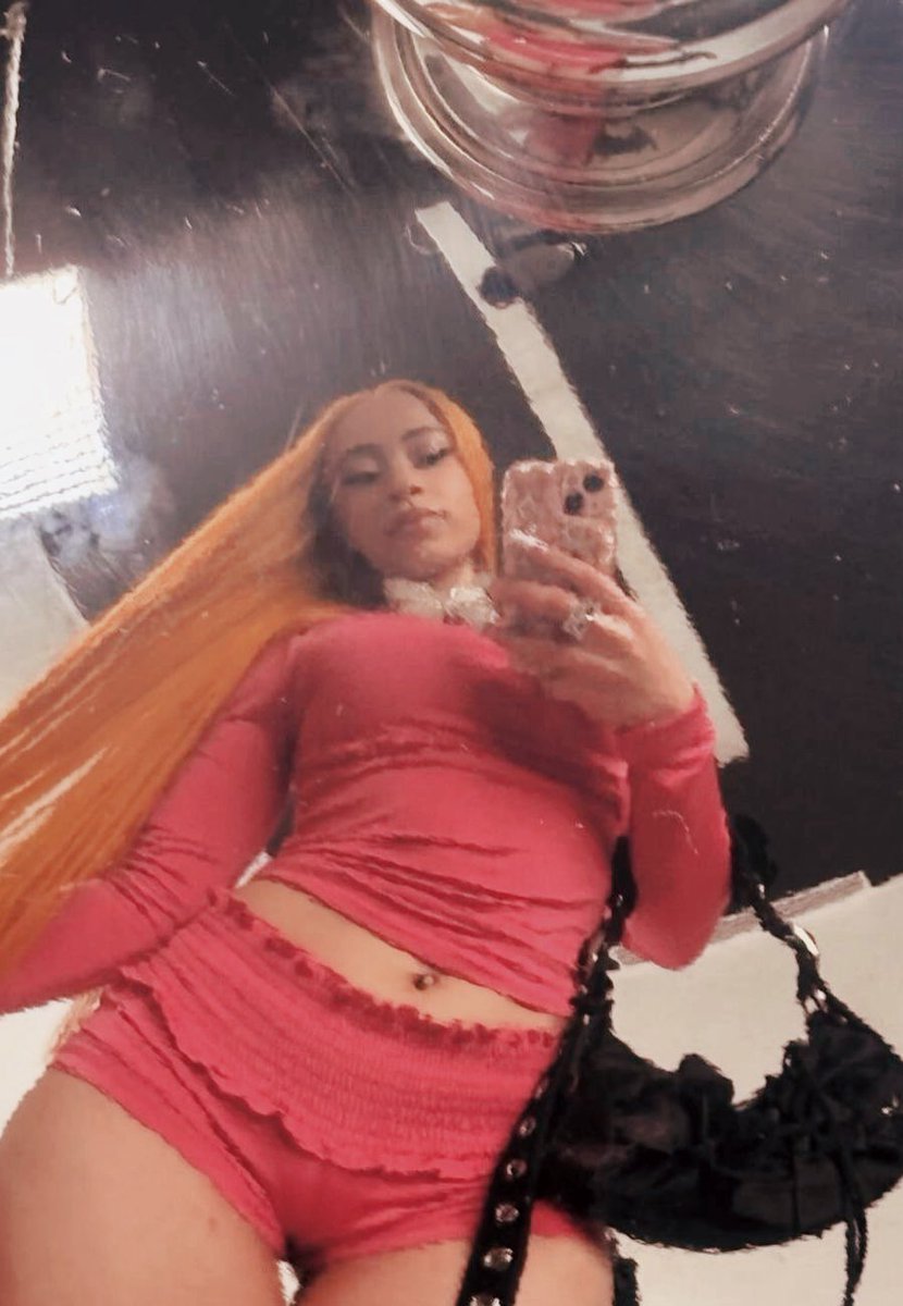 trailsofregrets's tweet image. lock in.