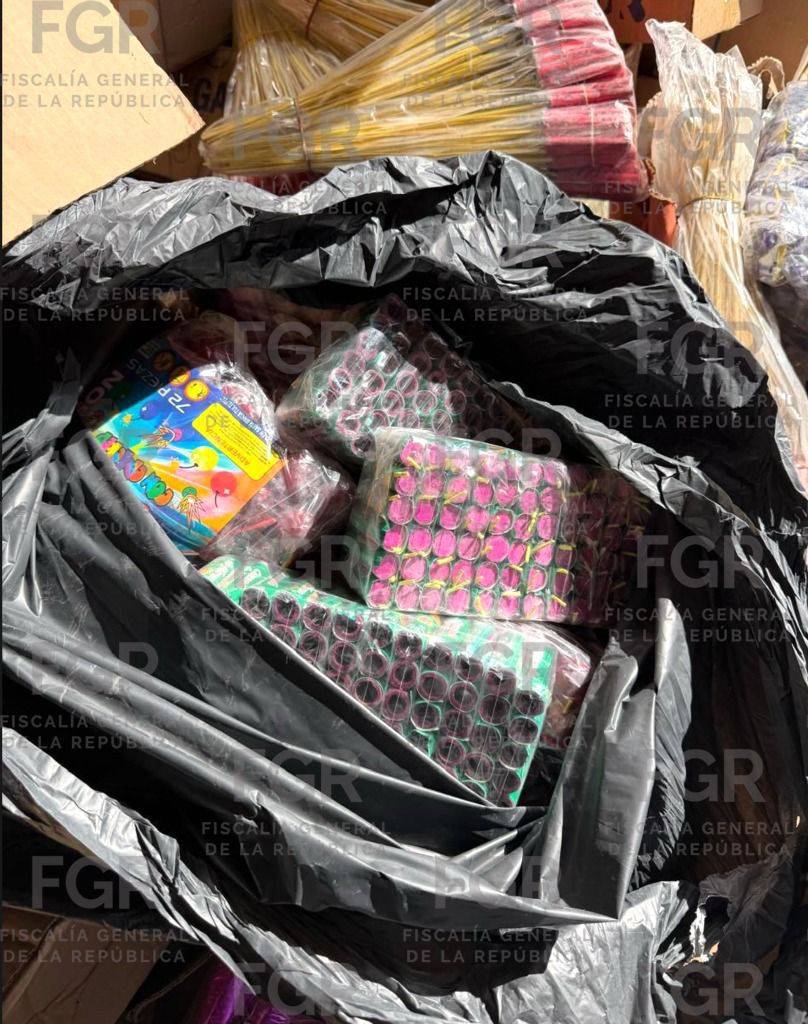 #FGR obtuvo vinculación a proceso contra Sergio “N”, por su probable participación en el delito de posesión, sin permisos correspondientes de pirotecnia, delito previsto y sancionado en la Ley Federal de Armas de Fuego y Explosivos. Detenido en Coahuila. fgr.org.mx/es/FGR/Naciona…