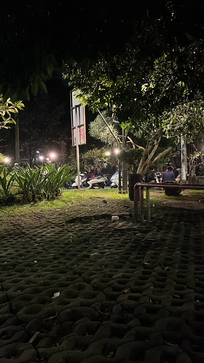 nongkrong dimana mana di bubarin ajg