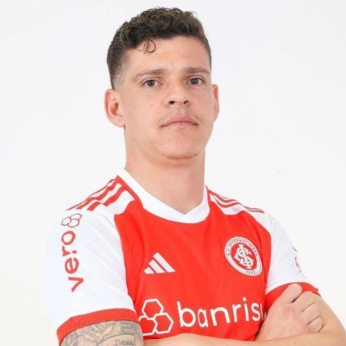 centralrexpa's tweet photo. 🦁 MERCADO AZULINO

O @ClubeDoRemo está entre os clubes interessados na contratação do volante Ronaldo, do Internacional. A diretoria azulina analisa o cenário e as condições do negócio.

Mirassol, Chapecoense e Vitória também monitoram a situação, mas o alto salário é o principal entrave. O Inter só aceita ceder o jogador caso o interessado arque com 100% dos vencimentos ou envolva atletas na negociação.

🗞️ | @EsportesGZH