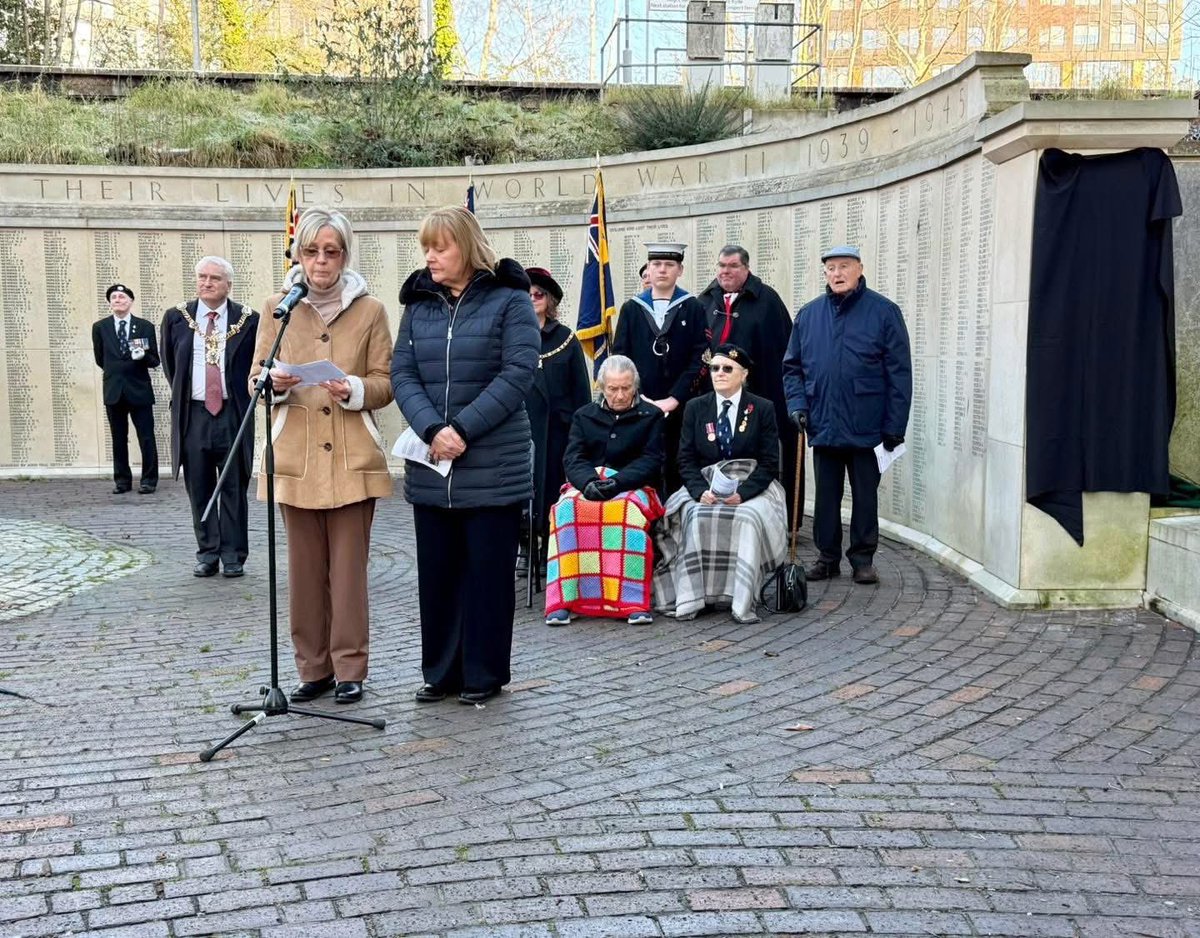 Amanda Louise Martin tweet media