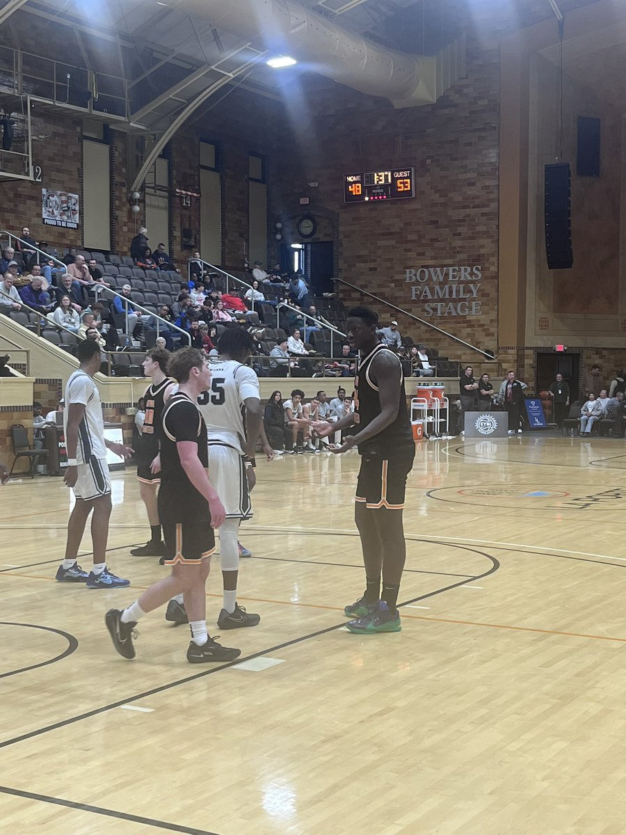 DC_InAGymNearU's tweet image. #1 C in the nation Arafan Diane finished the game with 17pts and 18 rebs as Iowa United picked up a win over St James  Academy