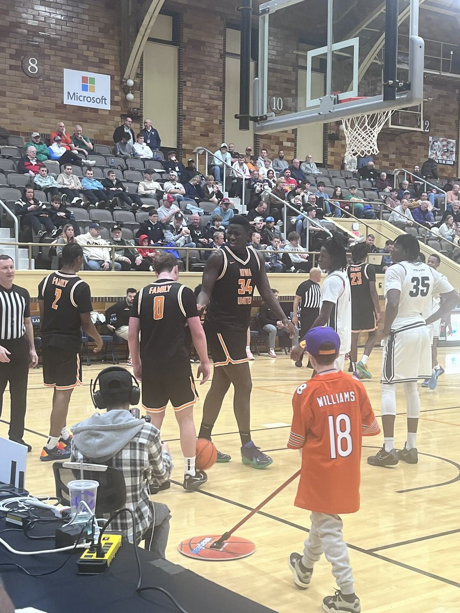 DC_InAGymNearU's tweet image. #1 C in the nation Arafan Diane finished the game with 17pts and 18 rebs as Iowa United picked up a win over St James  Academy