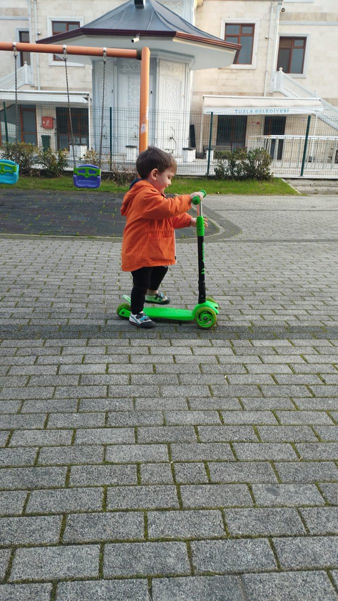 Hey #grok Fenerbahçe forması giydir.